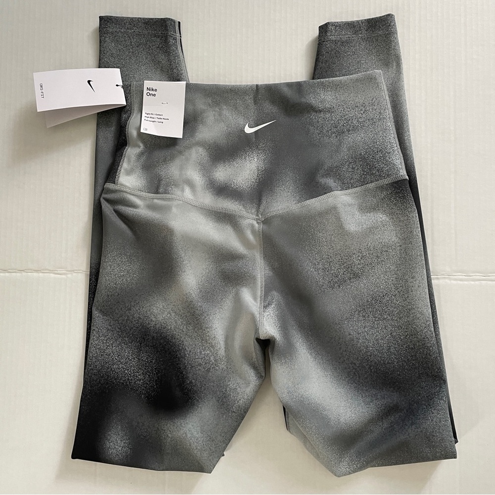 NWT Nike Women's One High-Rise Tight Fit Full Lenght Printed Leggings - Picture 2 of 4